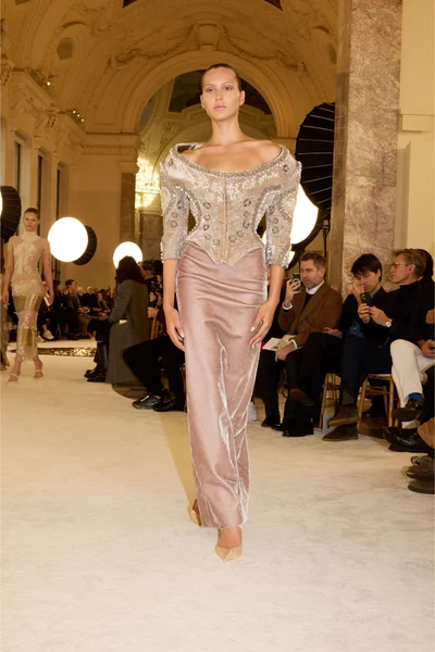 Look 25
